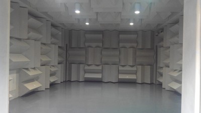 半消声室
